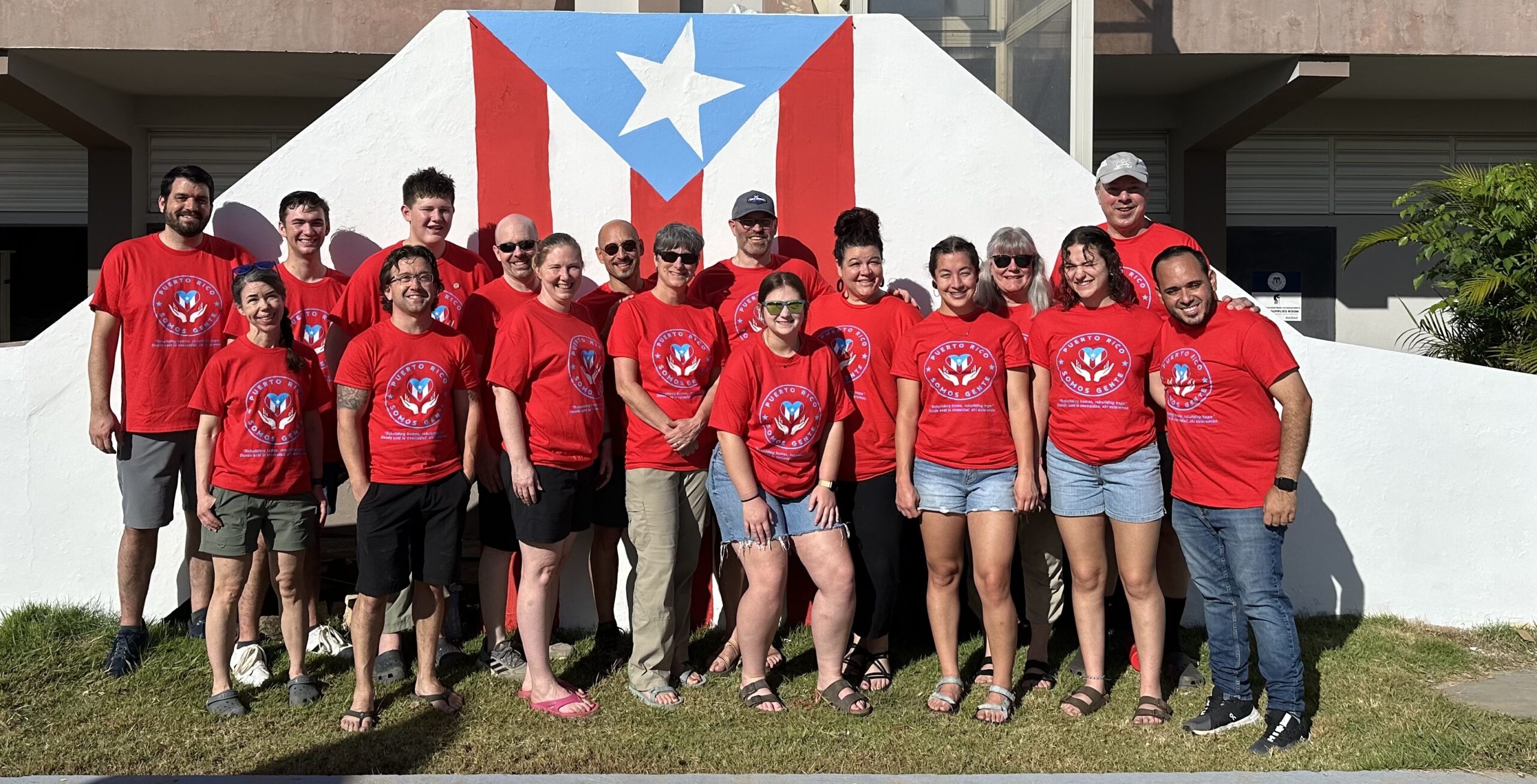 IMG_0126 All dressed up in our new Somos Gente t-shirts, our group took one last picture in front of the center that will forever hold a beloved place in our hearts.